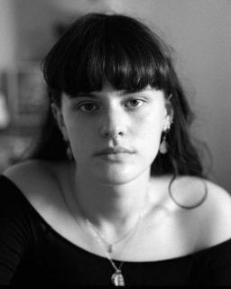 Portrait d'Annaka Stretta, photo en noir et blanc