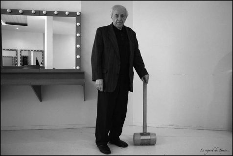 Boulez tient un marteau